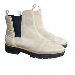 TOMS Skylar Sahara Suede 8.5 Chelsea Ankle Boots Quilted Detail Lug Sole Pull On